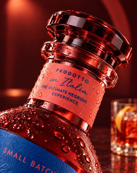 Negroni: Flaschenhals mit Etikett Prodotto in Italia